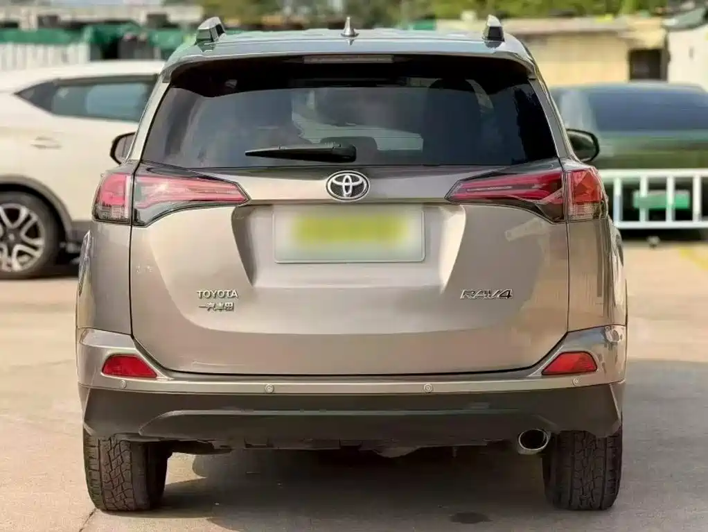 Toyota RAV4 2017 — фото 7