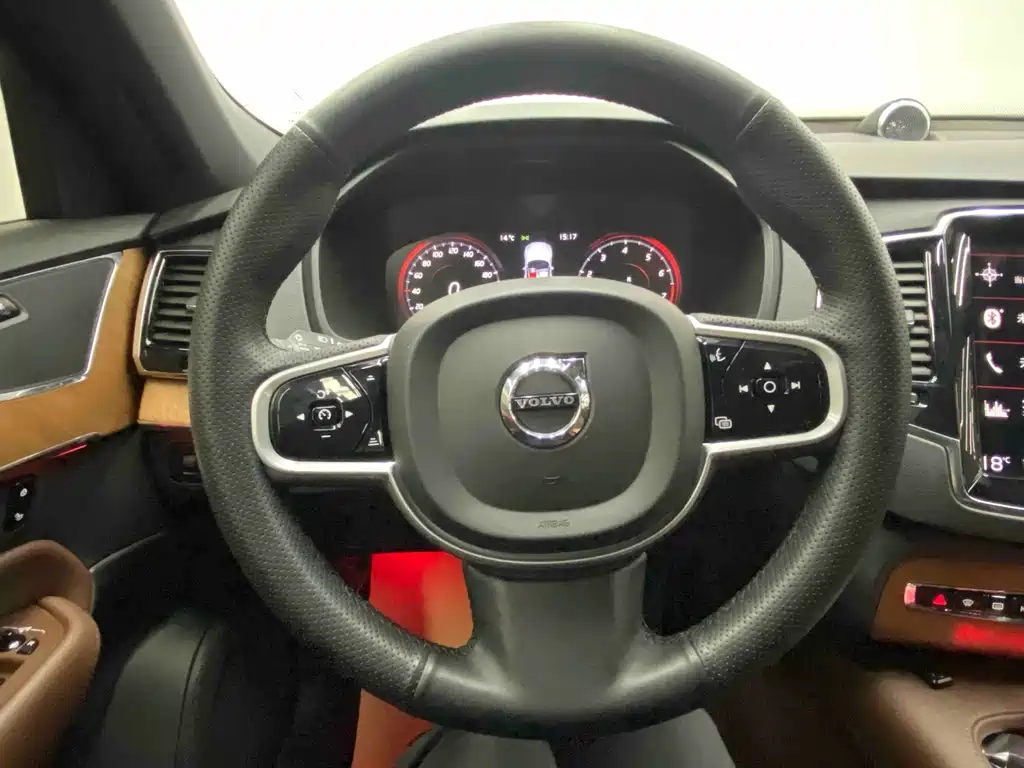 Volvo XC90 2022 — фото 17