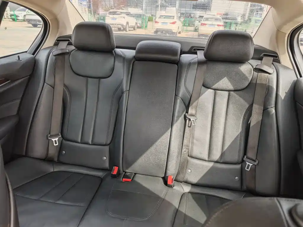 BMW 5 Series 2019 — фото 14