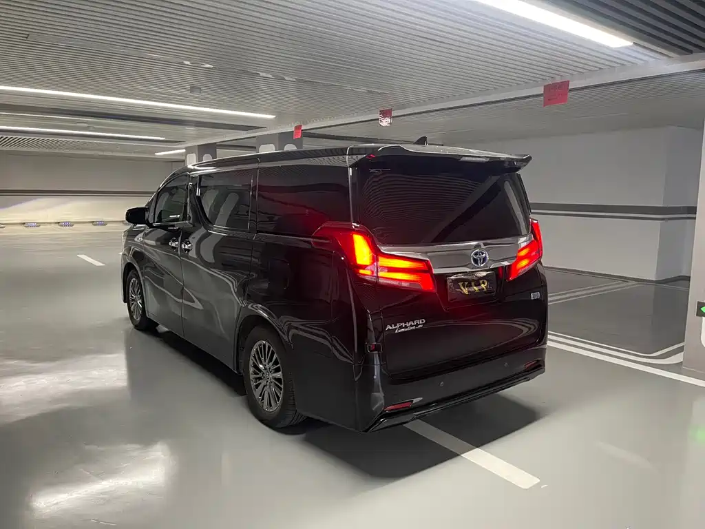 Toyota Alphard 2020 — фото 27