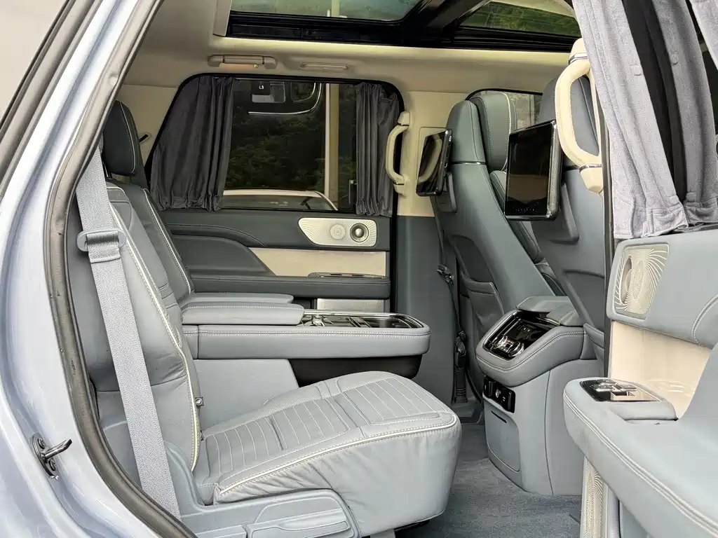 Lincoln Navigator 2021 — фото 11