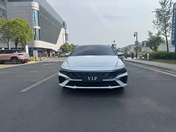Hyundai Elantra 2025