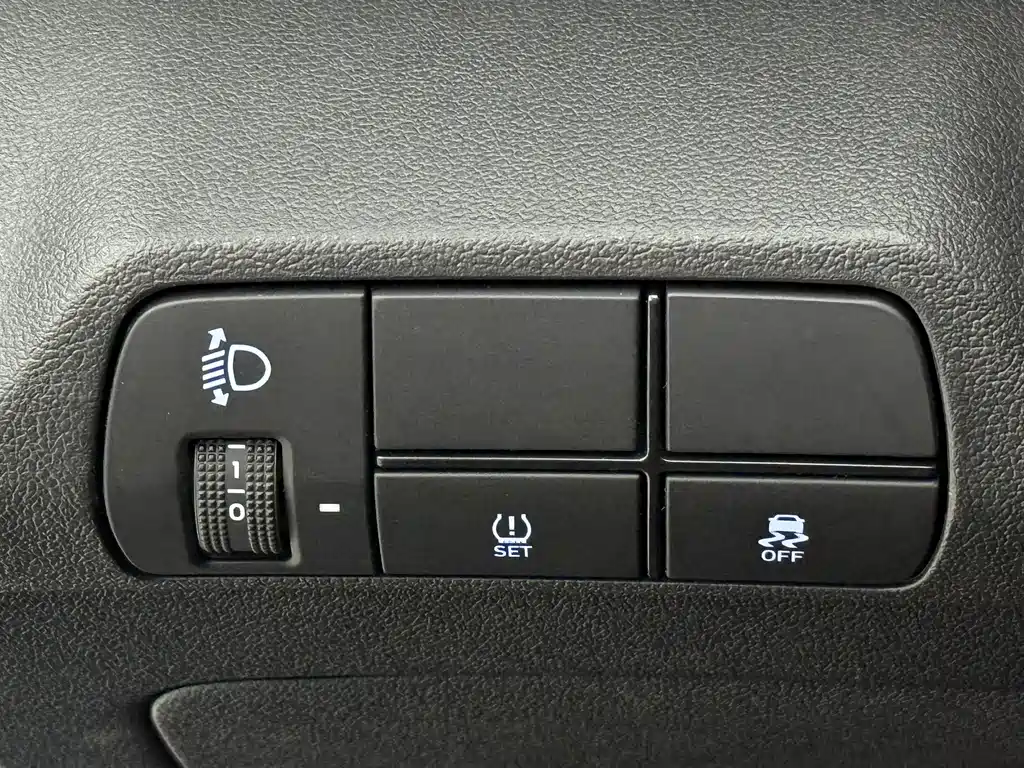 Hyundai Elantra 2023 — фото 8