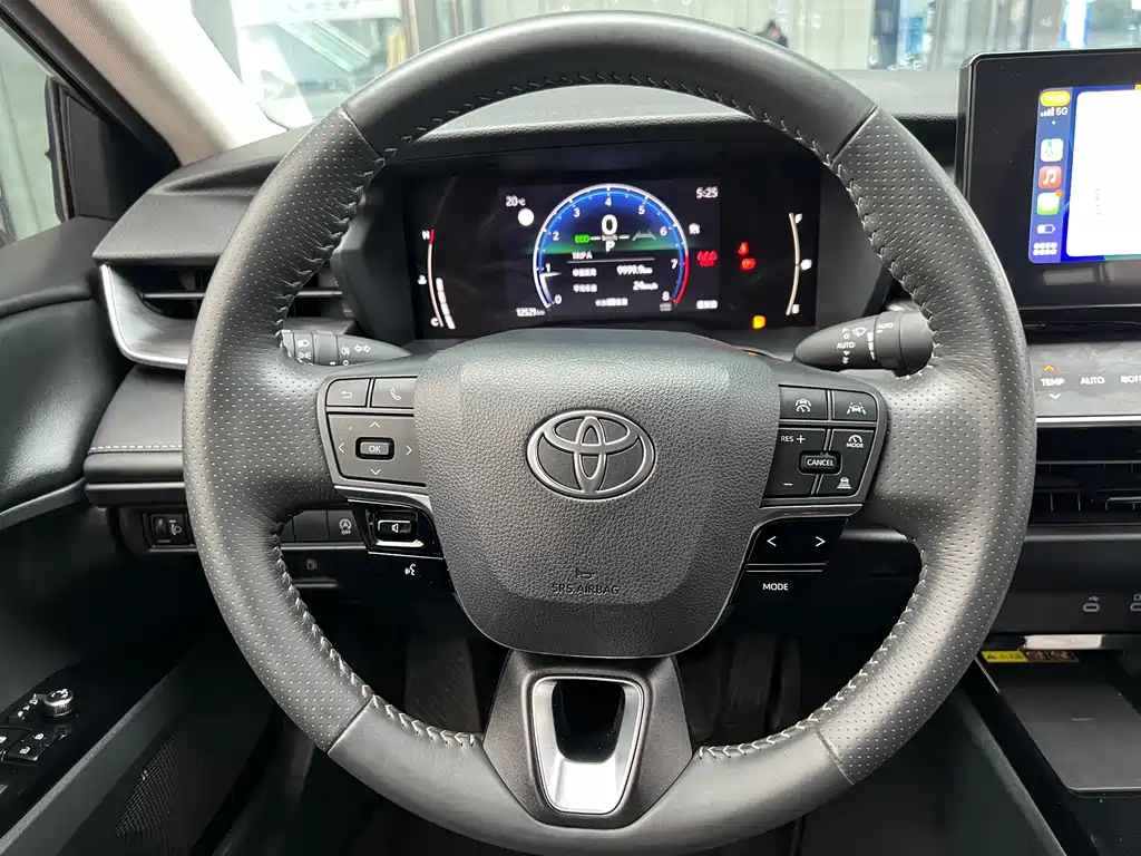 Toyota Camry 2025 — фото 10