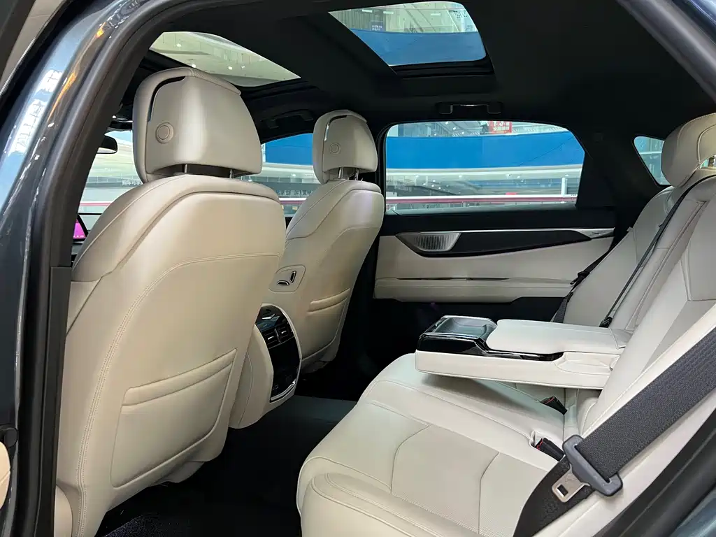 Cadillac CT6 2025 — фото 12