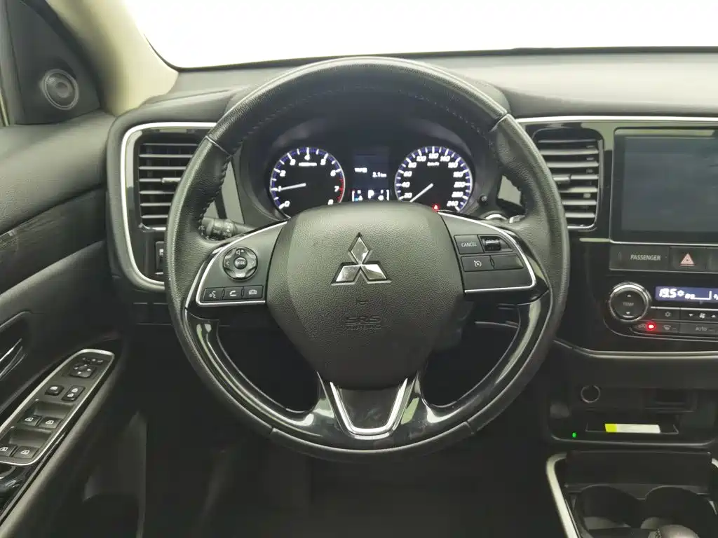 Mitsubishi Outlander 2020 — фото 11