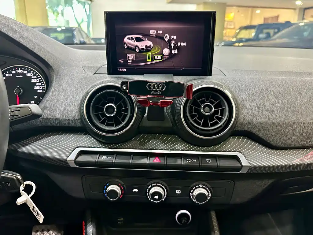 Audi Q2L 2020 — фото 14