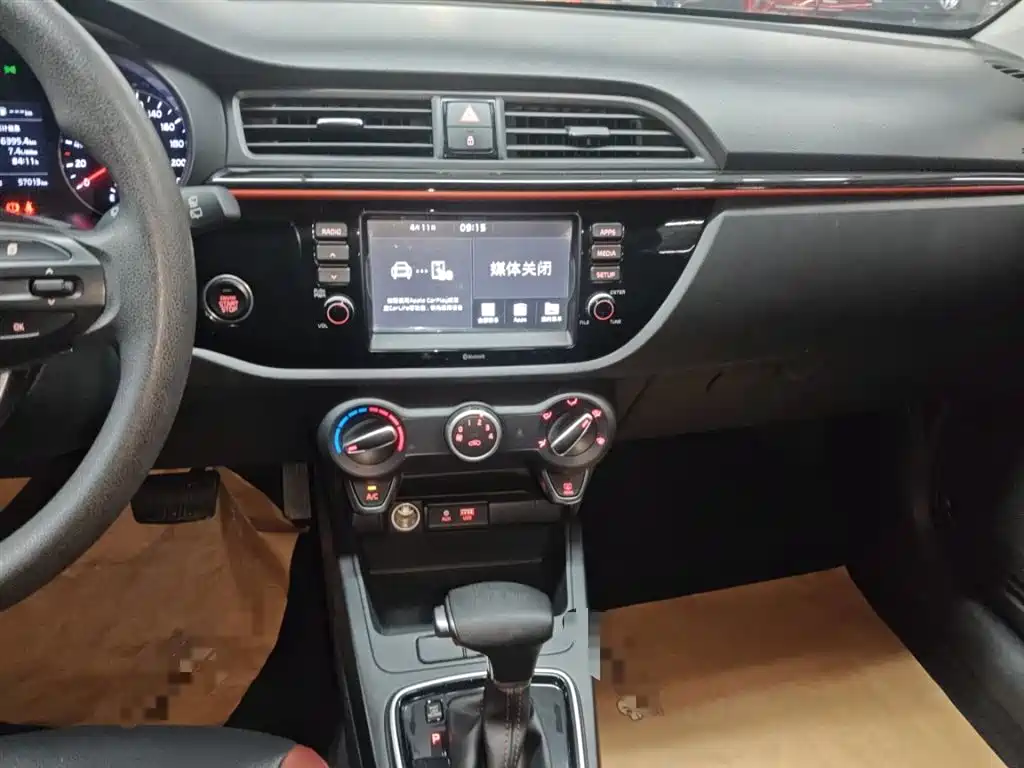 Kia KX Cross 2018 — фото 9