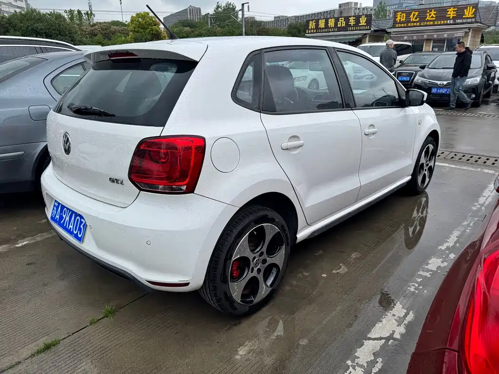Volkswagen Polo 2015 — фото 10