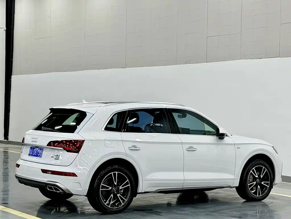 Audi Q5L 2024 — фото 11