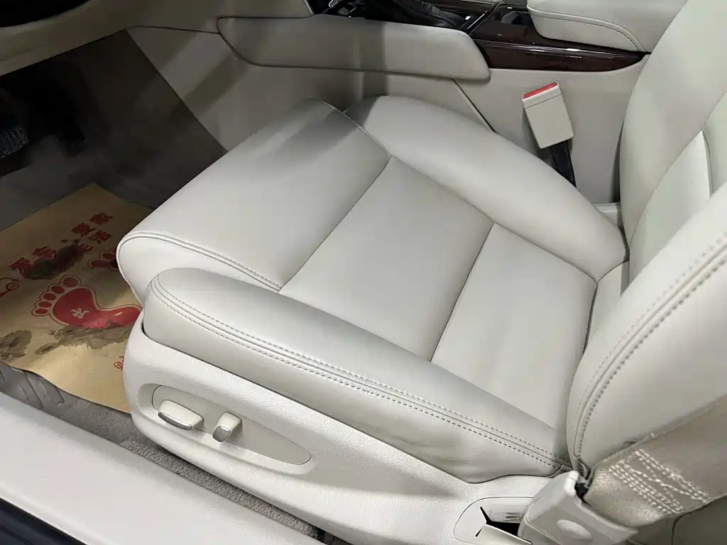 Cadillac XTS 2017 — фото 11