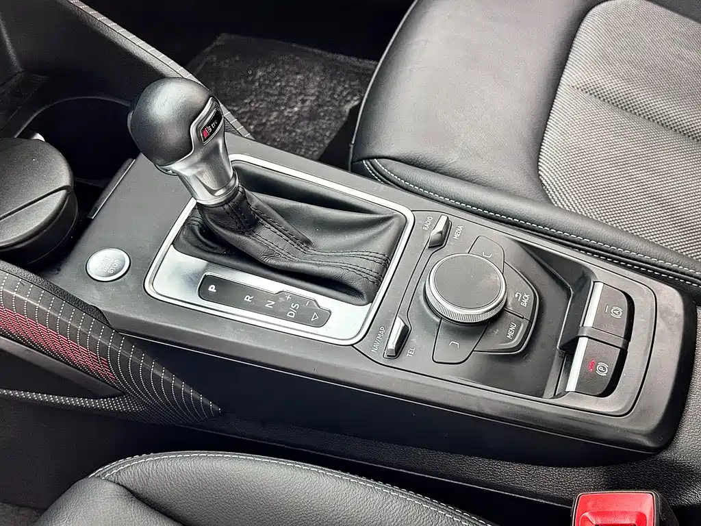 Audi Q2L 2021 — фото 18