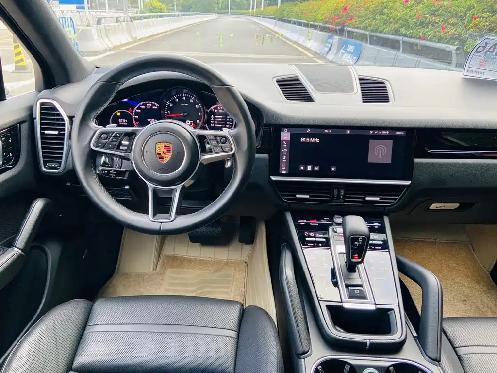 Porsche Cayenne 2019 — фото 21