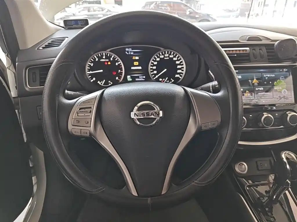 Nissan Tiida 2019 — фото 11