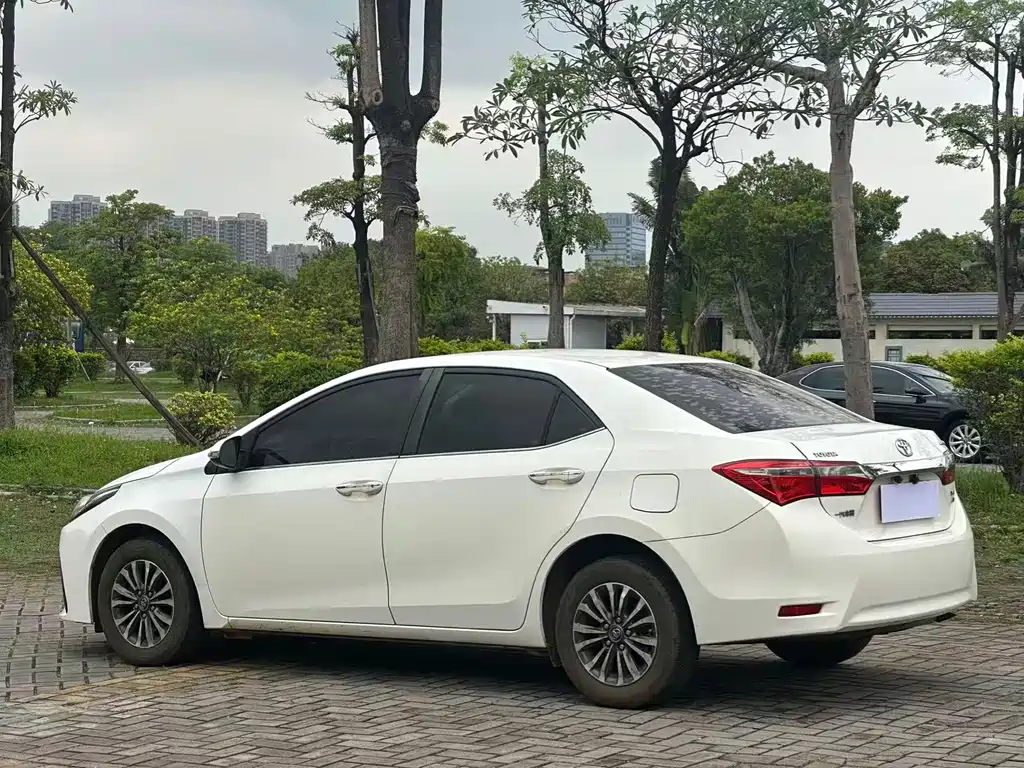 Toyota Corolla 2018 — фото 11