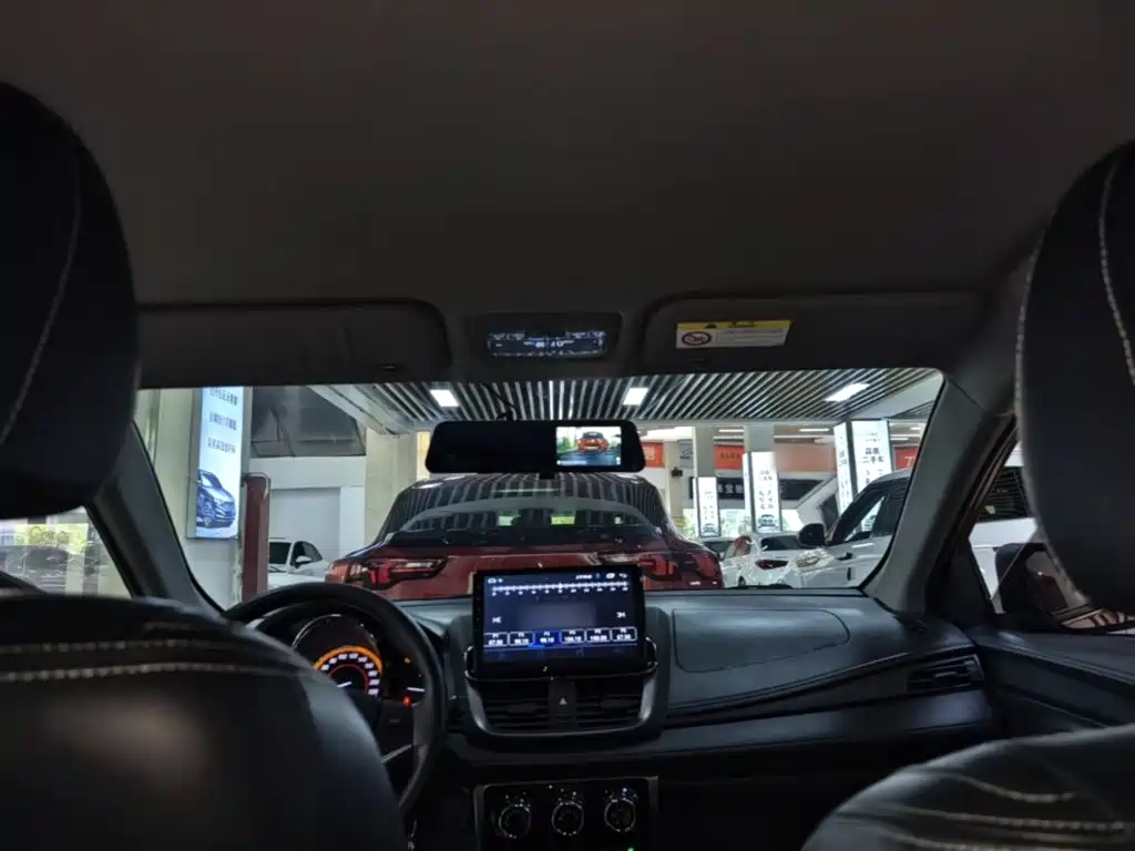Toyota Yaris L 2023 — фото 18
