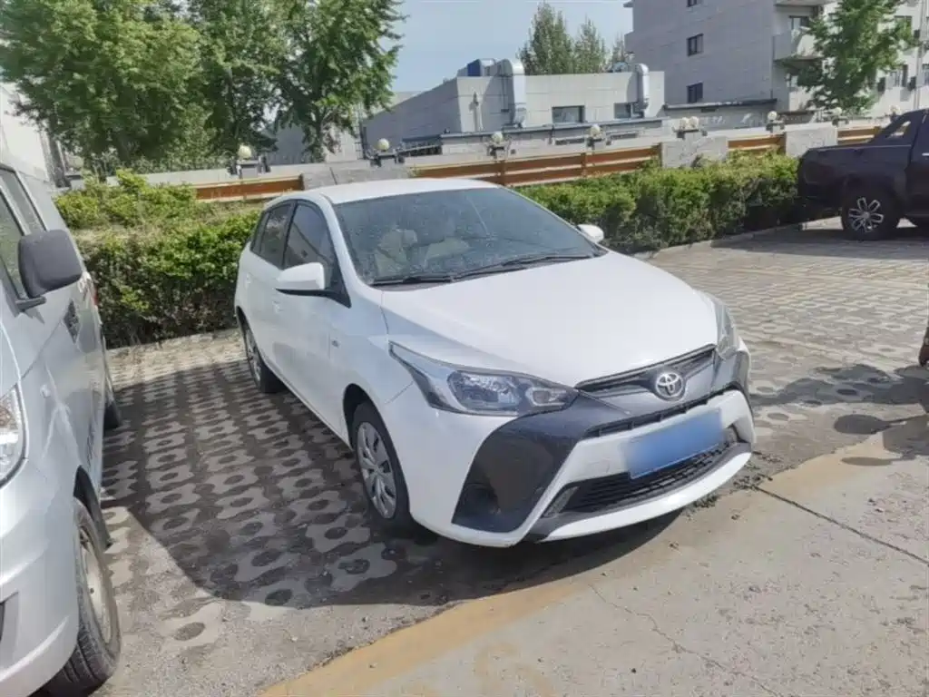 Toyota Yaris L 2019 — фото 4