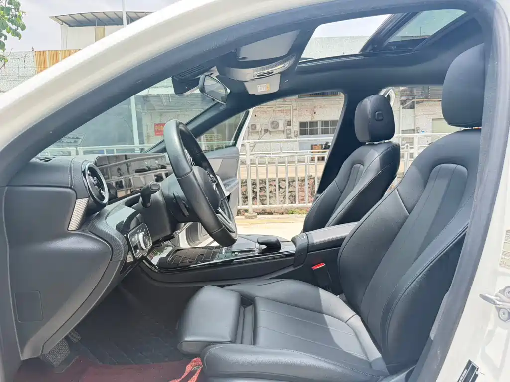 Mercedes-Benz A-Class 2022 — фото 11