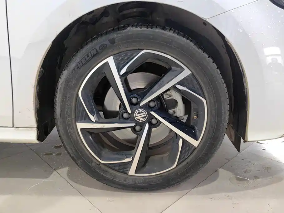 MG MG5 2021