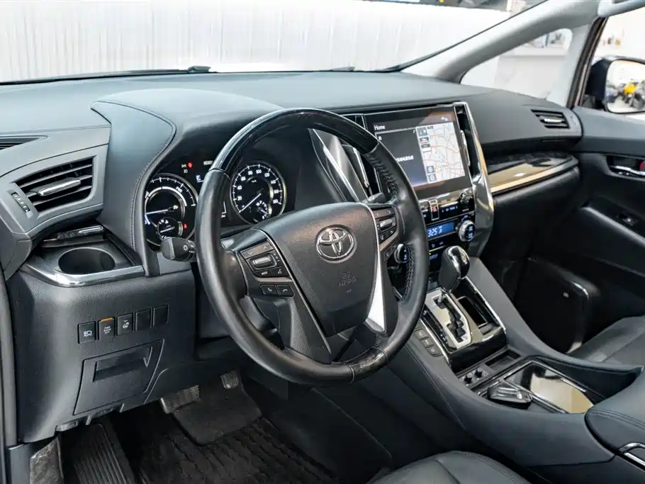 Toyota Alphard 2021 — фото 24
