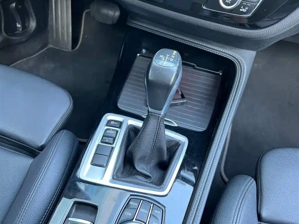 BMW 1 Series 2019 — фото 10