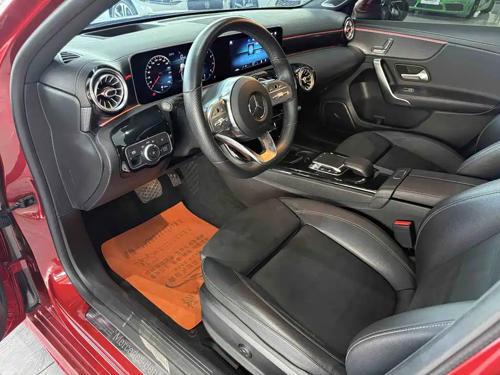 Mercedes-Benz A-Class 2019 — фото 10
