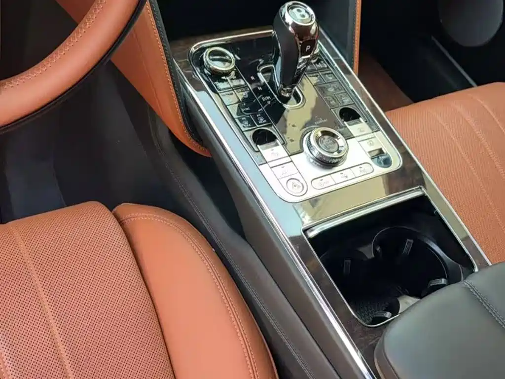 Bentley Flying Spur 2023 — фото 7
