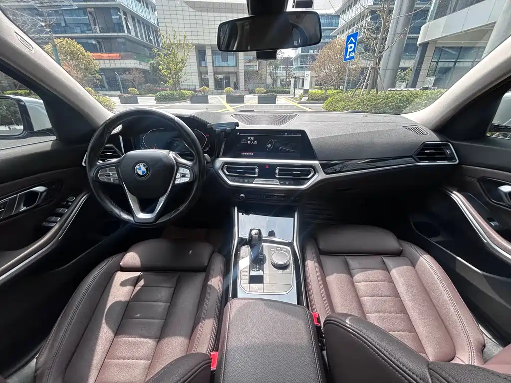 BMW 3 Series 2019 — фото 17