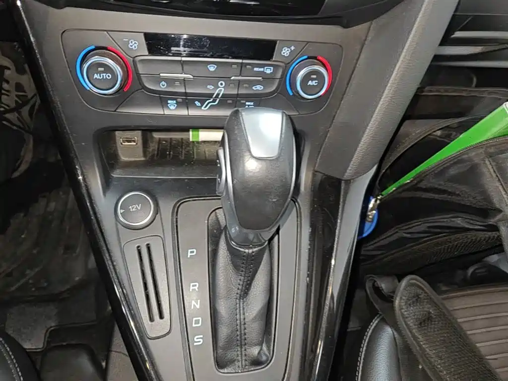 Ford Focus 2016 — фото 14