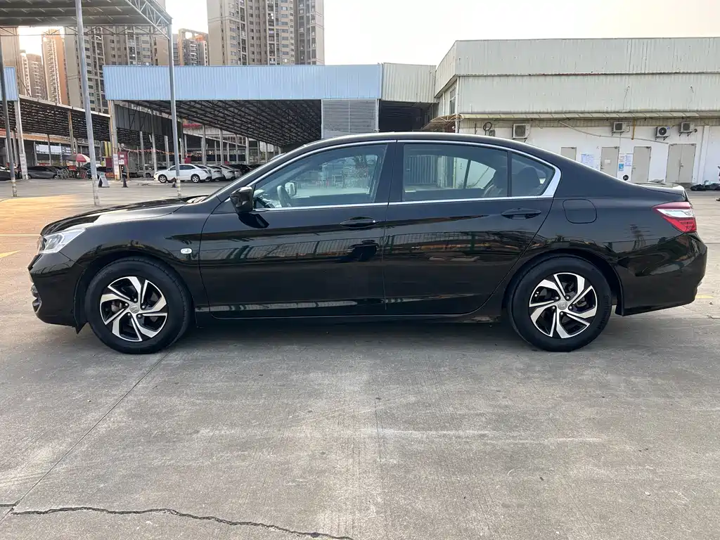 Honda Accord 2018 — фото 5