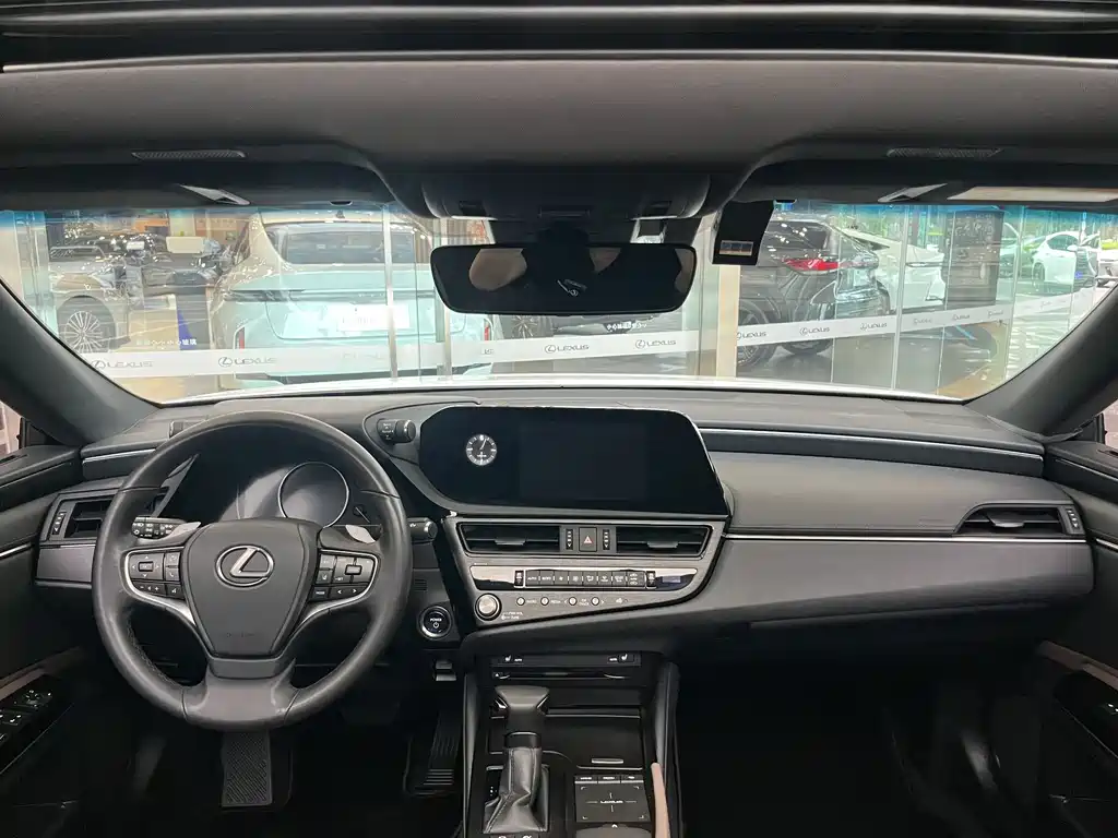Lexus ES 2021
