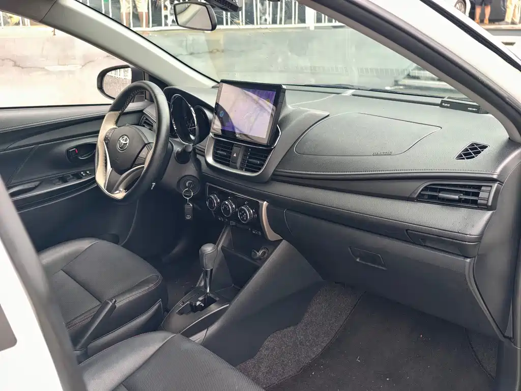 Toyota Yaris L 2022 — фото 20
