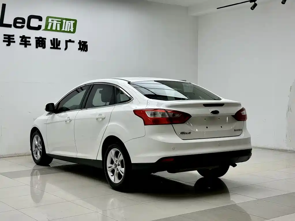 Ford Focus 2013 — фото 5