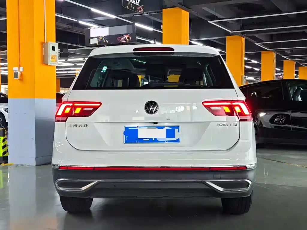 Volkswagen Tiguan L 2023 — фото 8
