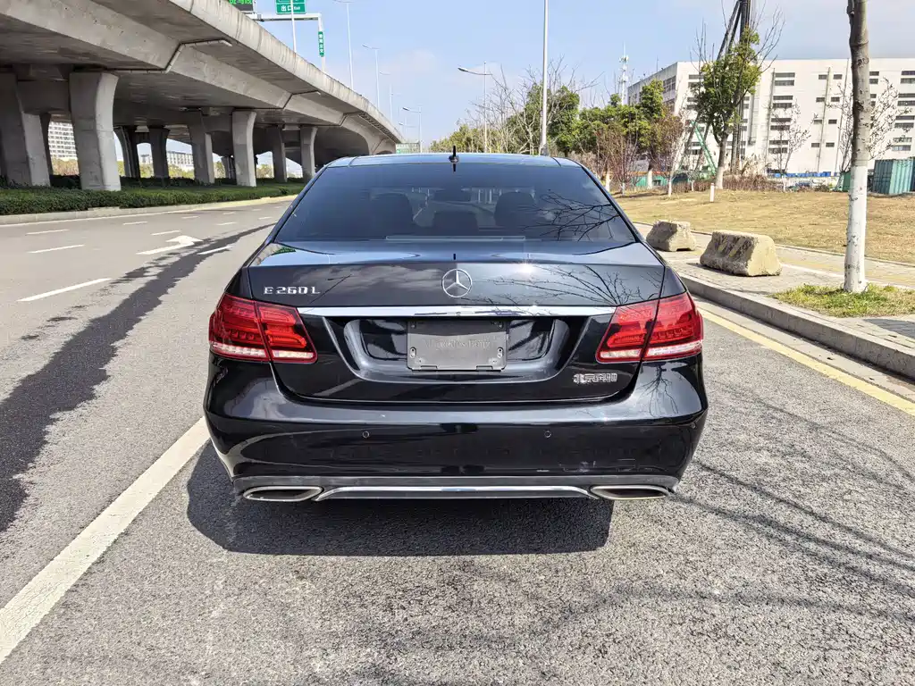 Mercedes-Benz E-Class 2015 — фото 18