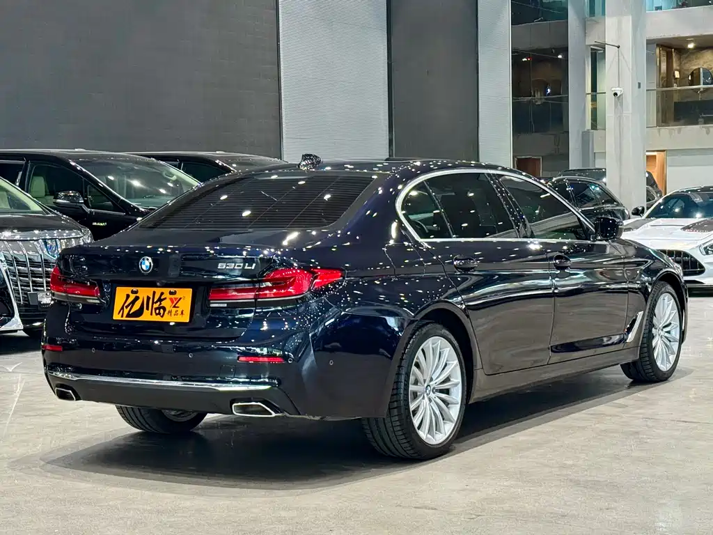 BMW 5 Series 2021 — фото 16