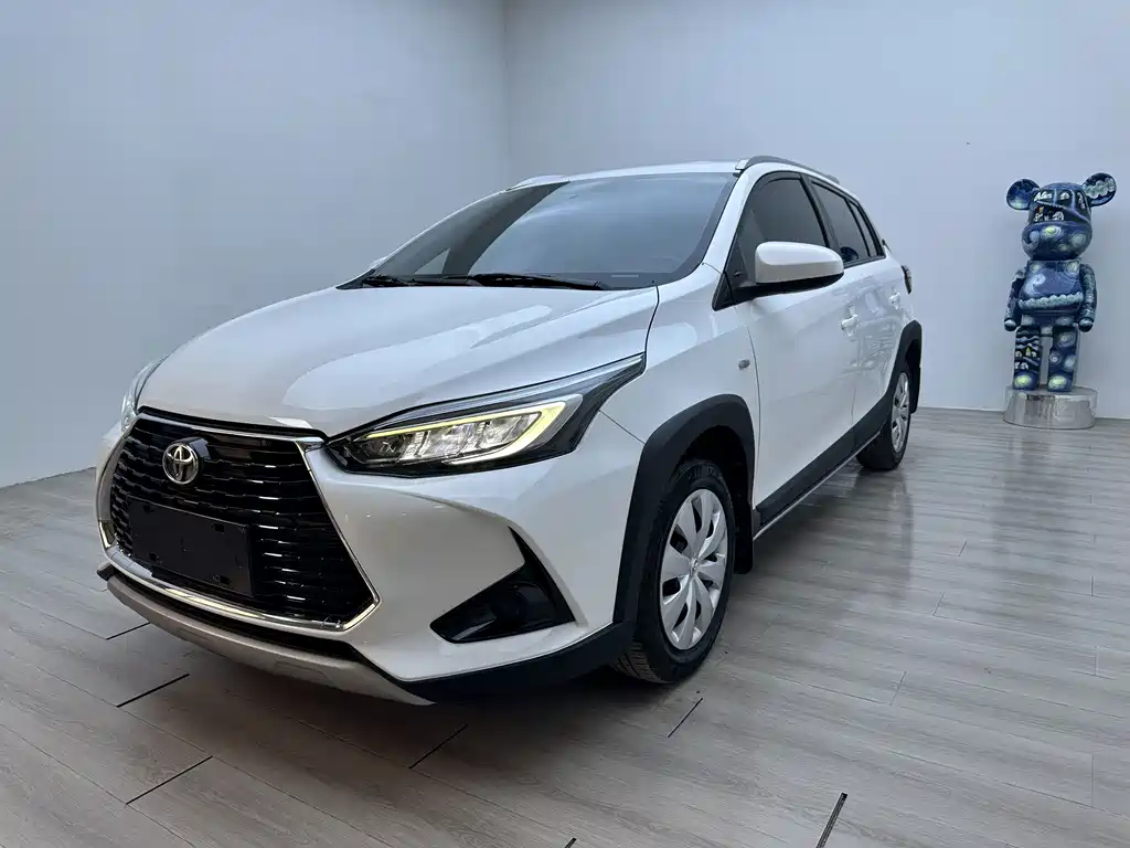 Toyota Yaris L 2022 — фото 1