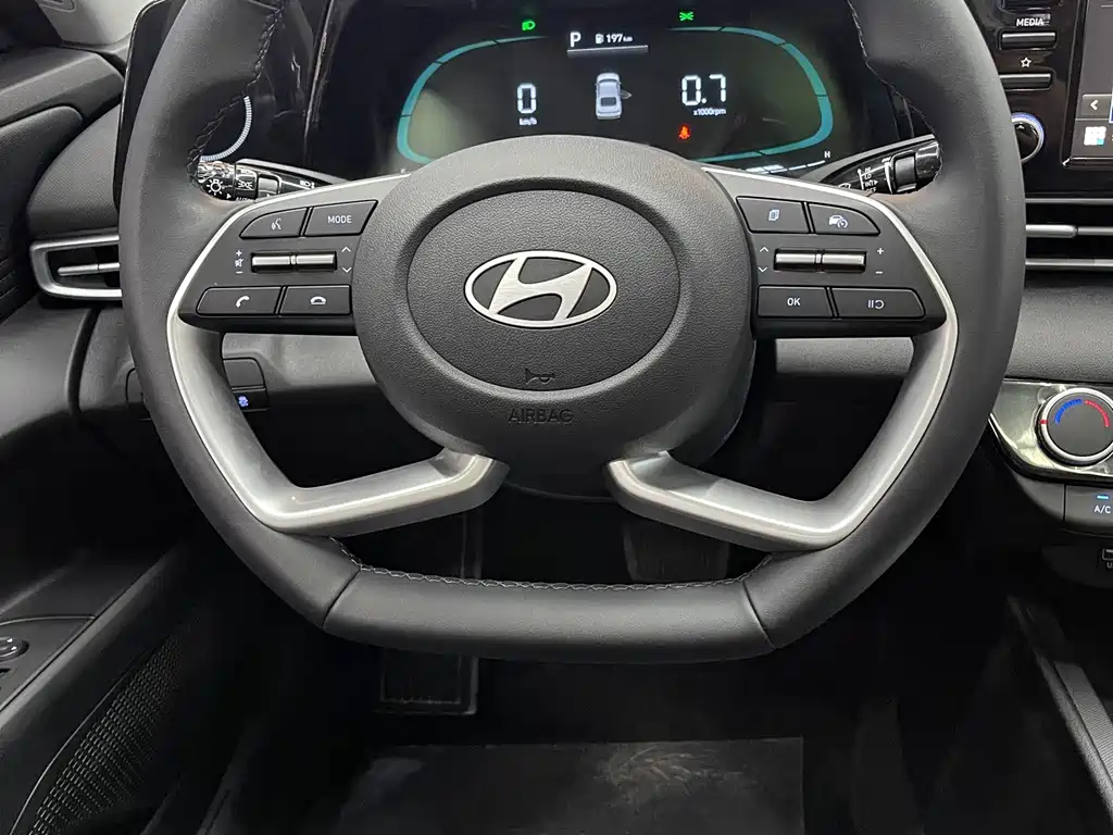 Hyundai Elantra 2025 — фото 4