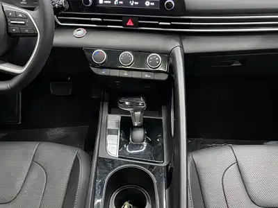 Hyundai Elantra 2025