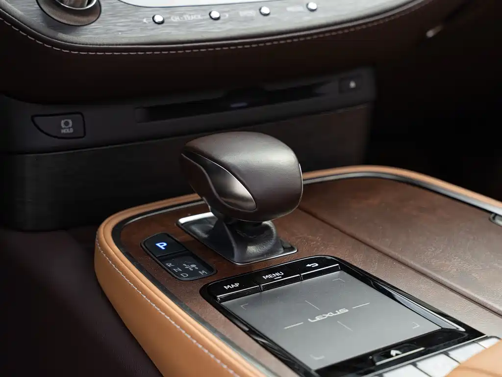 Lexus LS 2018 — фото 14