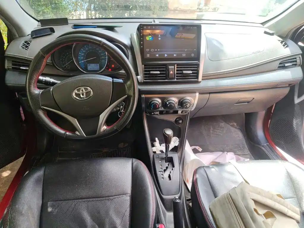 Toyota Yaris L 2015 — фото 13