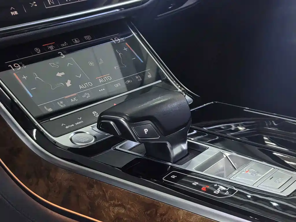 Audi A8 2019 — фото 21