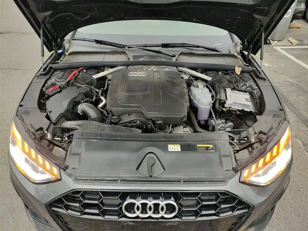 Audi A4L 2025 — фото 20