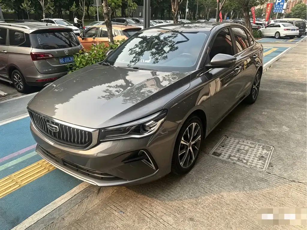 Geely Emgrand 2021