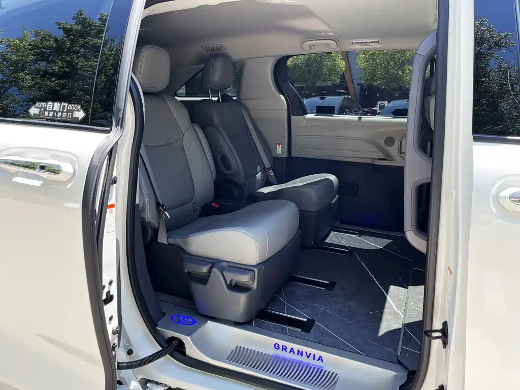 Toyota Granvia 2025
