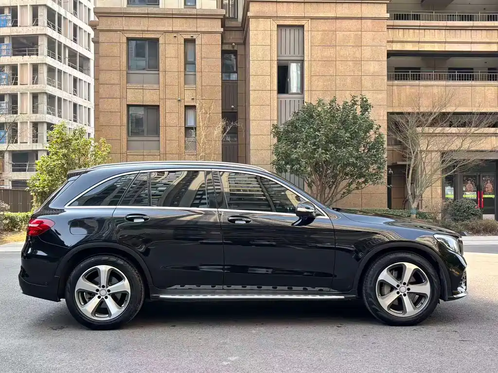 Mercedes-Benz GLC 2017 — фото 13