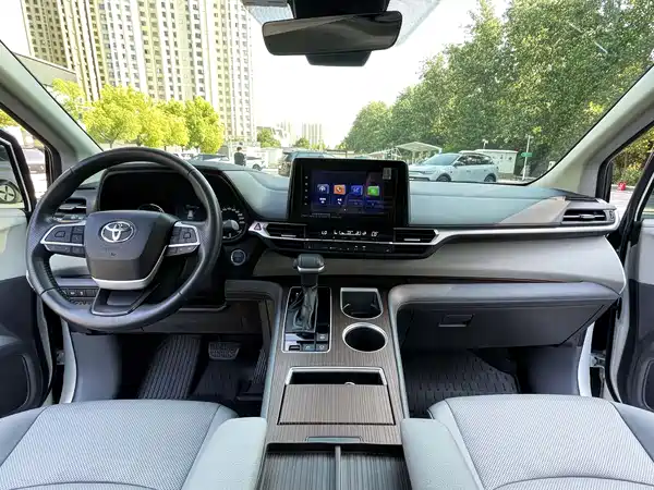 Toyota Sienna 2024