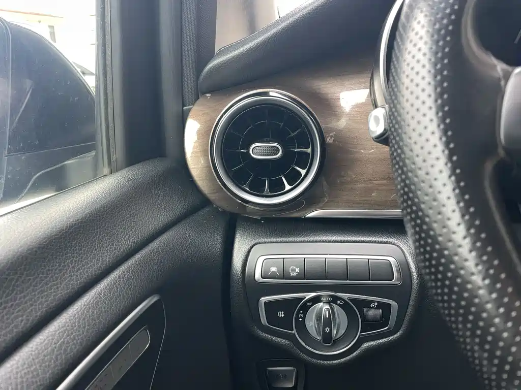 Mercedes-Benz V-Class 2020 — фото 15