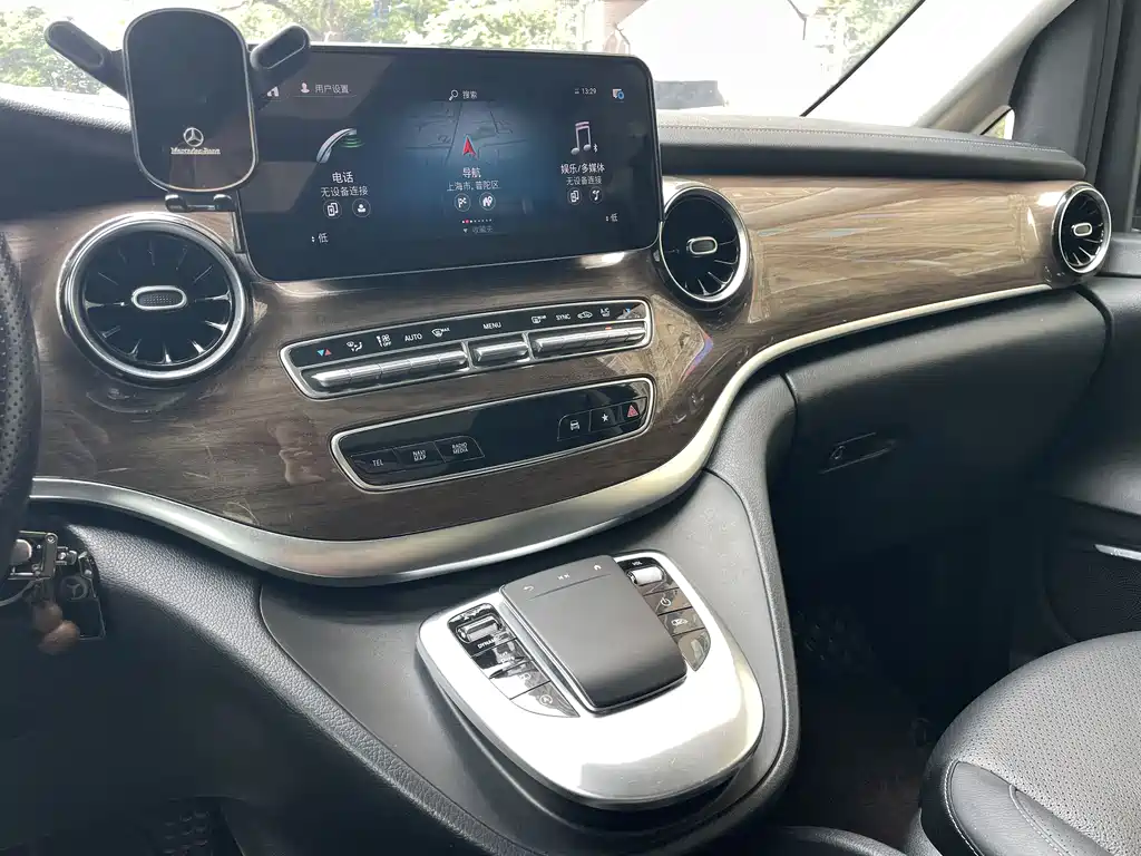 Mercedes-Benz V-Class 2020 — фото 17