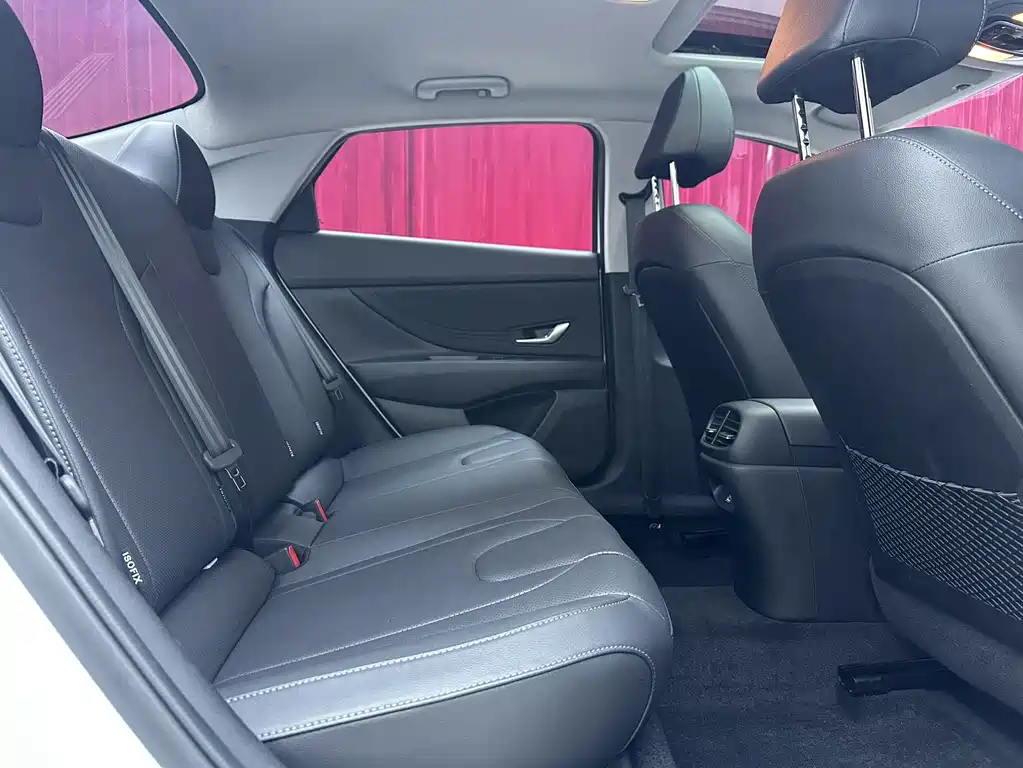 Hyundai Elantra 2023 — фото 10